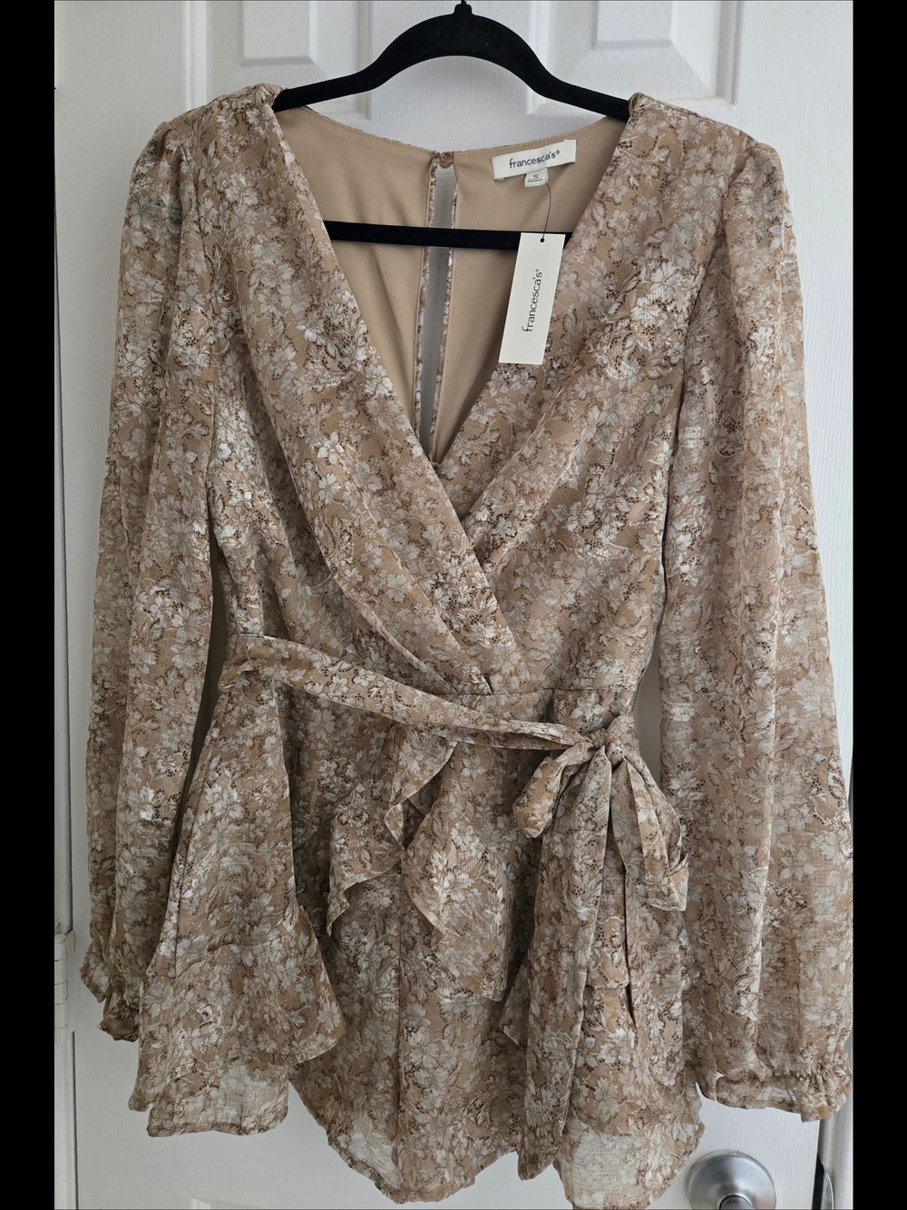 Francesca's Beige Floral Romper Tie Waist Ruffle Hem Women's Size Small NWT